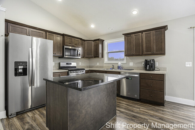 Building Photo - 5872 Birdsong - Gorgeous Kentwood Home