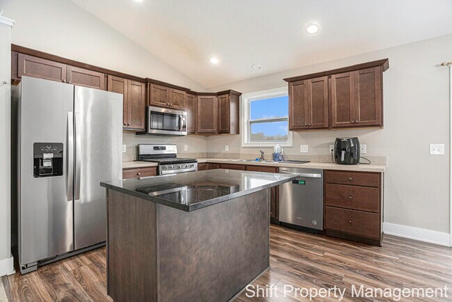 Foto del edificio - 5872 Birdsong - Gorgeous Kentwood Home