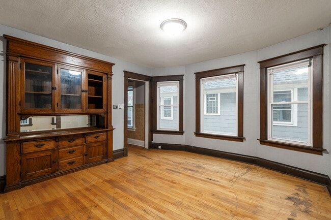 Building Photo - Cramer lower house