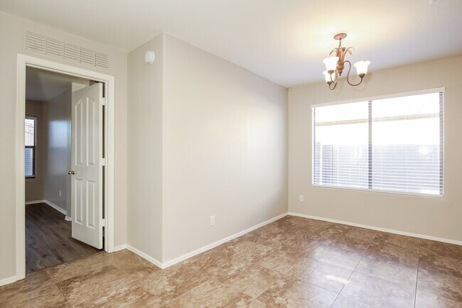 Foto del edificio - 43680 Bedford Dr