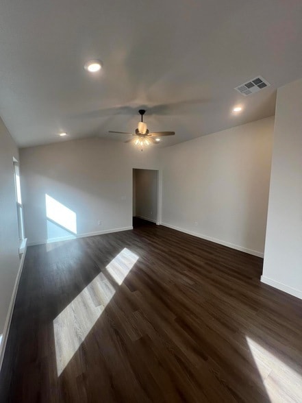 Building Photo - 3111 140th St