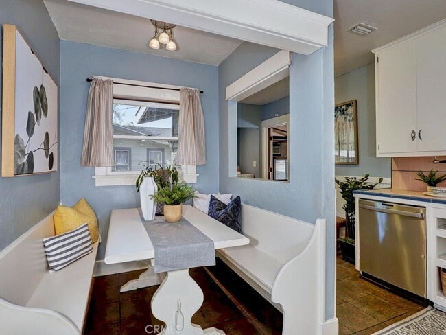 Building Photo - 229 Jacaranda Pl
