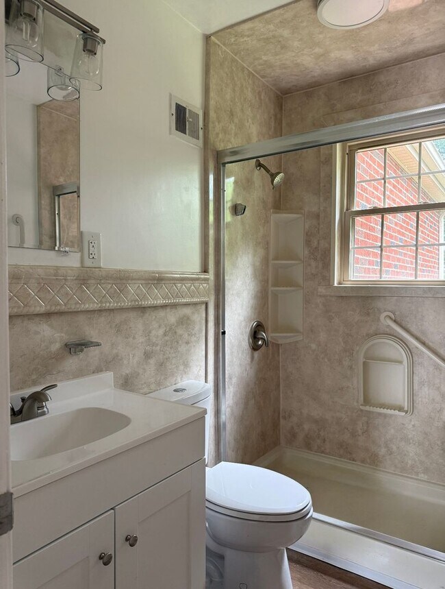 Foto del edificio - 3 Bedroom Home in Lynchburg