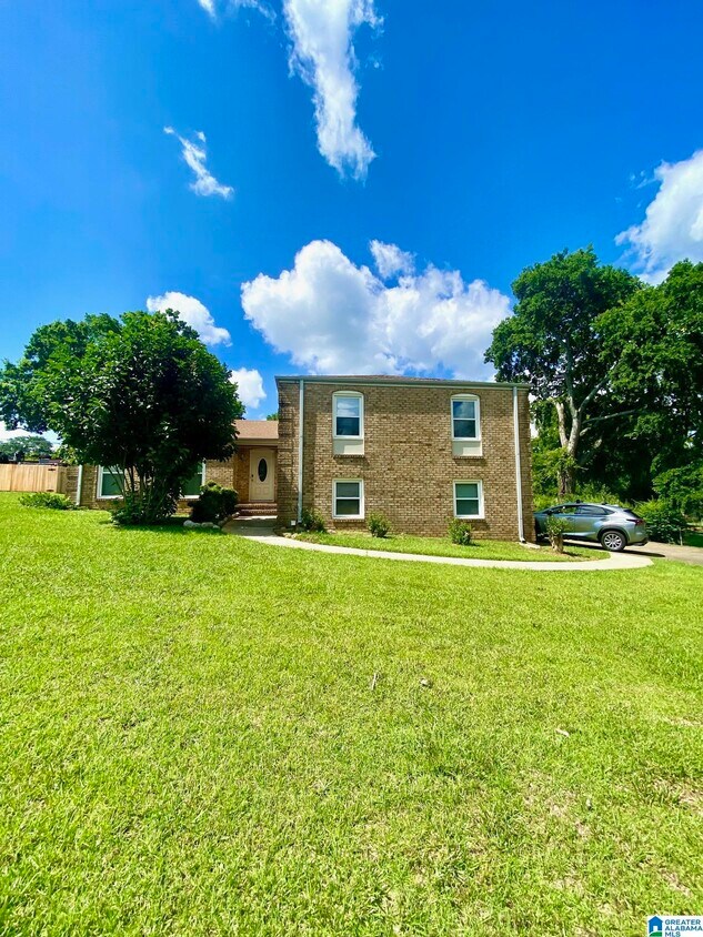 Primary Photo - 2217 Travis Dr