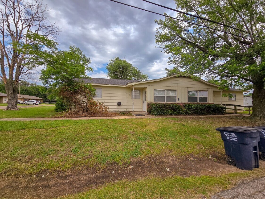 Primary Photo - Beautifully remodeled 2-bedroom home in a ...