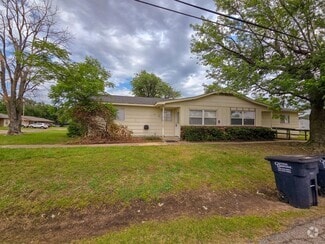 Building Photo - 1103 E Parker St