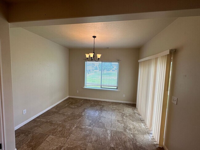 Building Photo - Beautiful 3-Bed, 2-Bath Townhome in Americ...