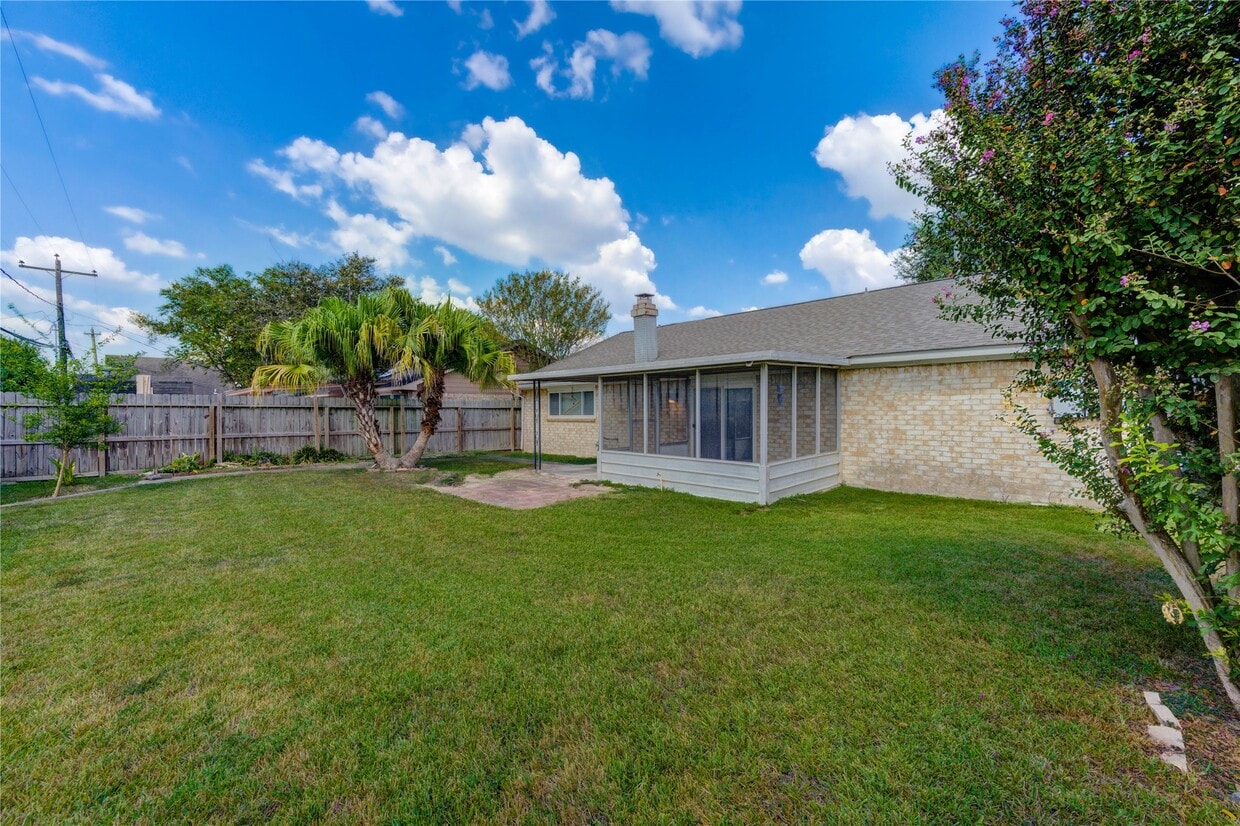 Building Photo - 5711 Weeping Willow Rd