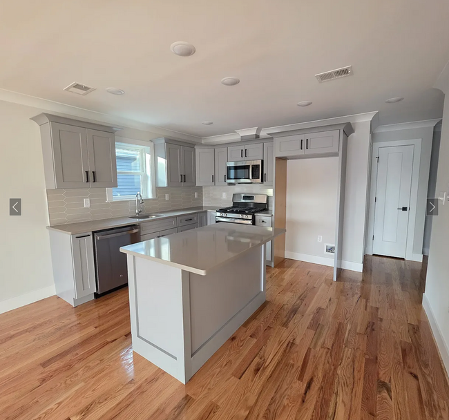 Building Photo - 113 E Jersey St