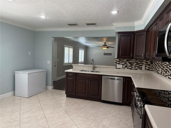 Building Photo - 3823 Martin St
