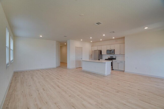Building Photo - 14305 Mcarthur Dr