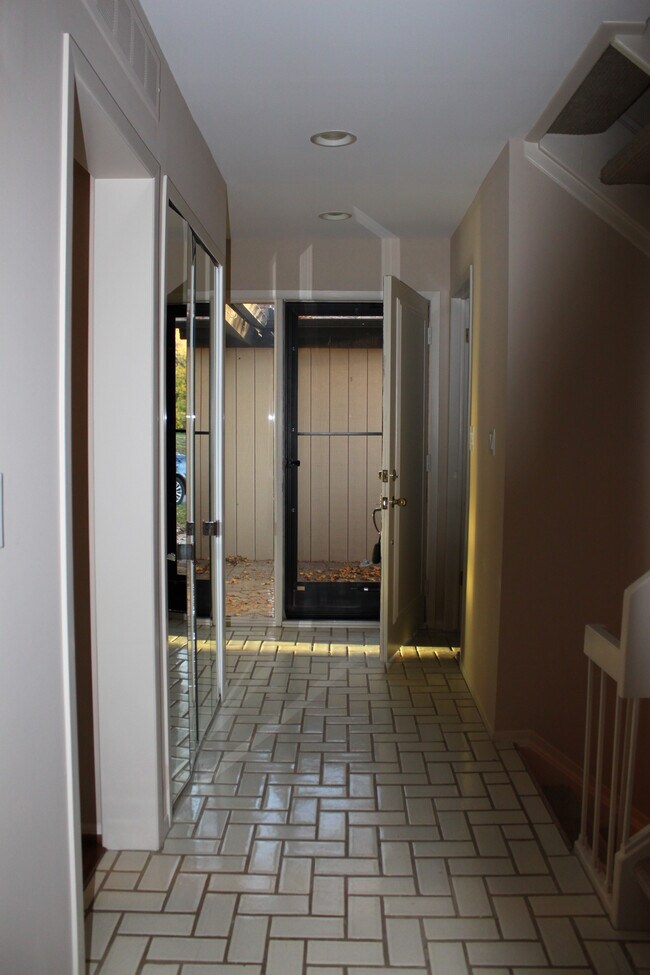 5180 Rock Run St Unit 5180, West Bloomfield Township, MI 48322 Condo