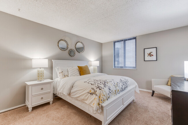 York Plaza - Apartments in Edina, MN | Apartments.com