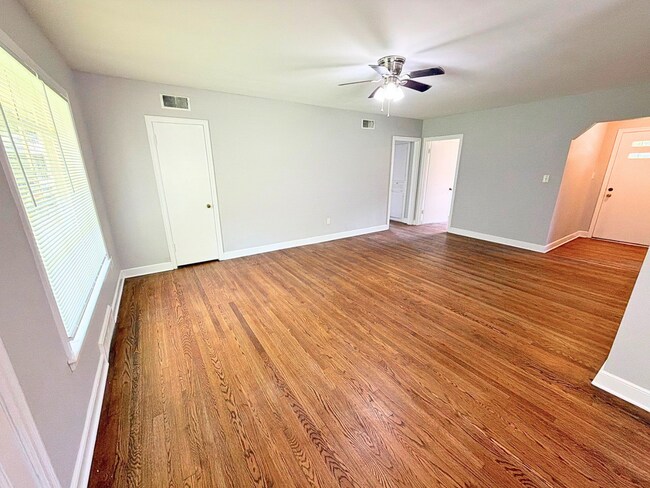 Foto del edificio - 799 Rosebanks Rd