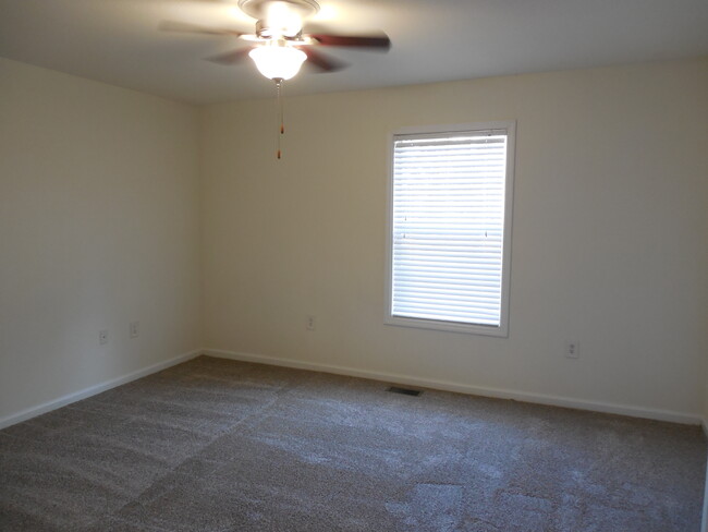 Secondary bedroom - 1163 Fords Pointe Cir