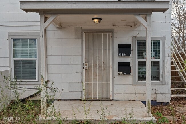 Building Photo - 1-Penick 1/2 A St