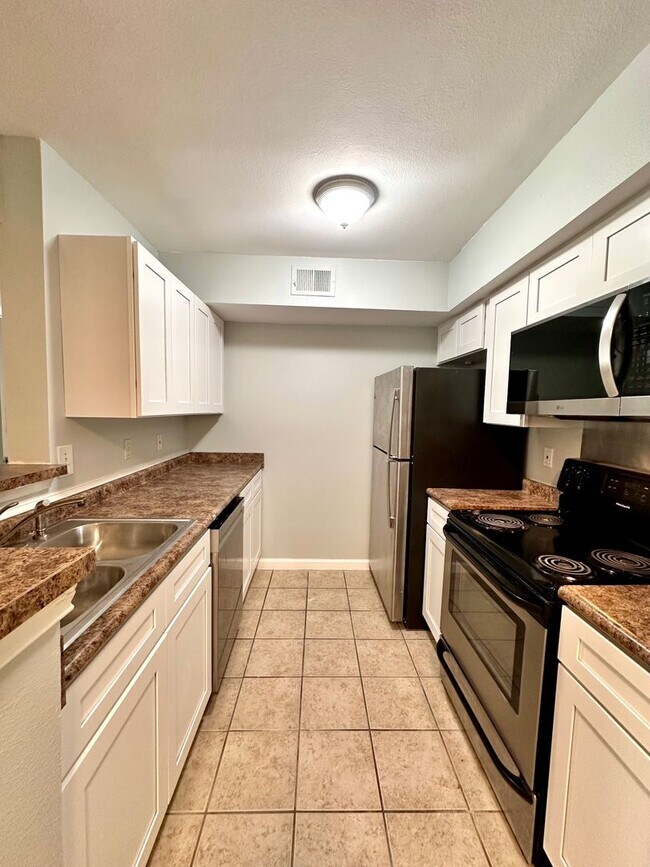 Foto del edificio - Spacious 2 Bed / 2 Bath Condo in Indian Lake – Ground Floor Unit