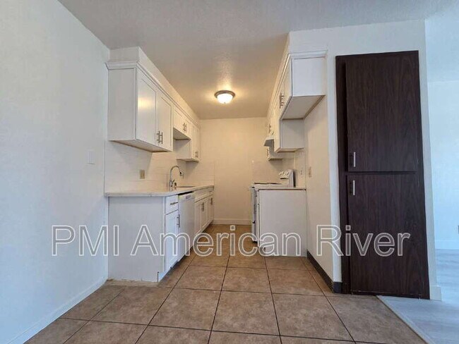 Foto del edificio - 6400 66th Ave