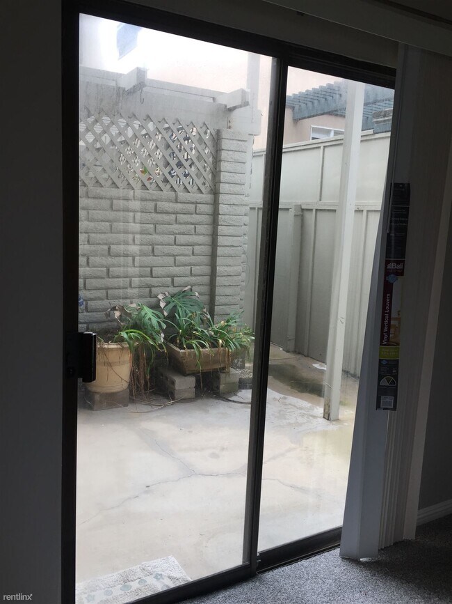 Foto del edificio - Studio, 1 bath House - 16845 S. Pacific