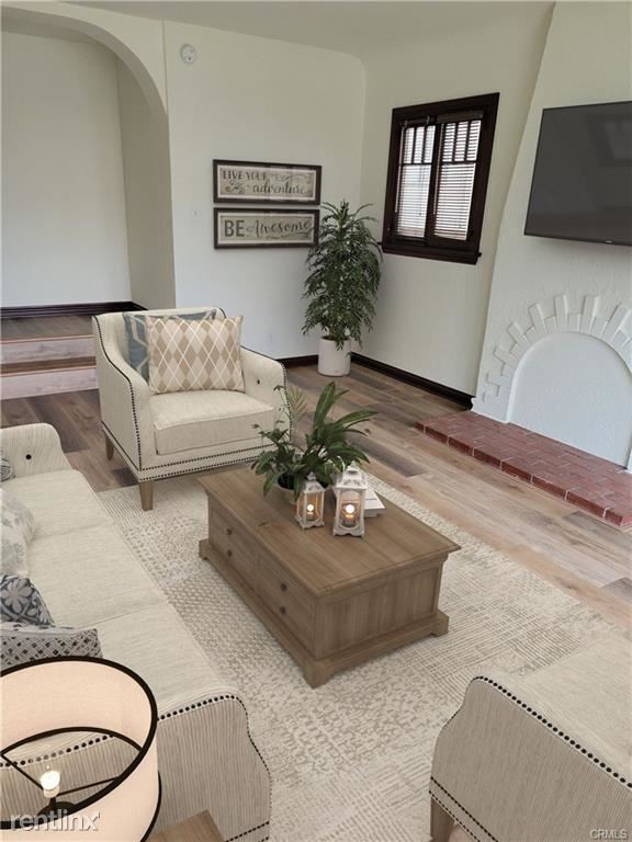 Foto del edificio - 3 br, 2 bath Triplex - 1467 S Canfield Ave
