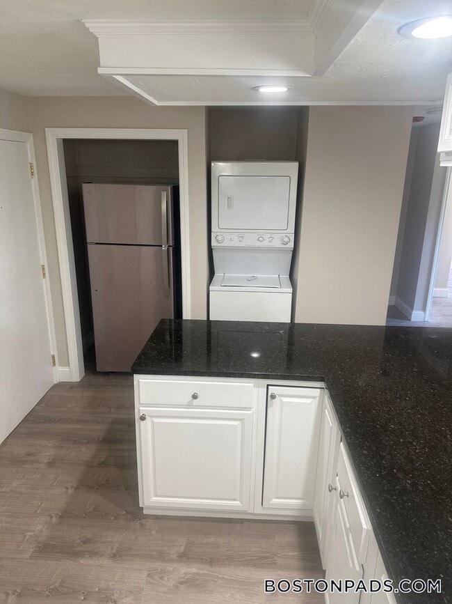 Building Photo - 13-27 Kenmar Dr.