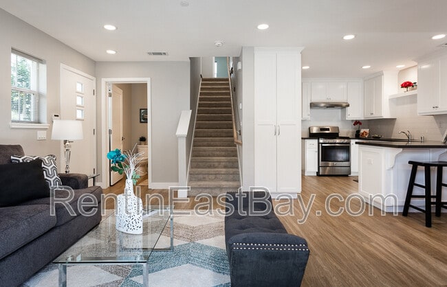 Building Photo - 15850 Bella Tierra Ct