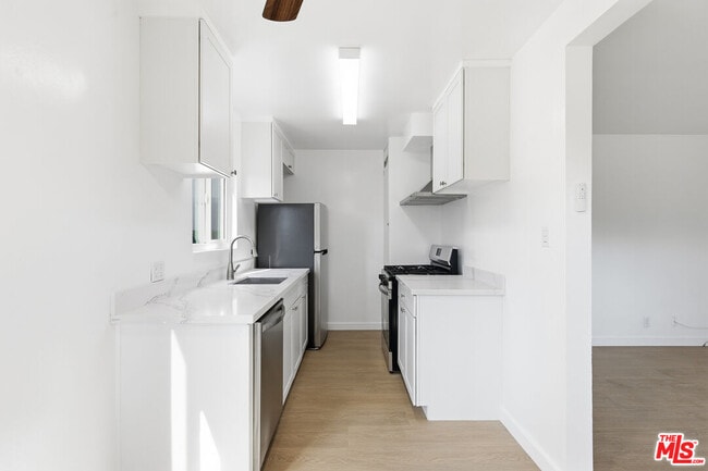 Foto del edificio - 4919 Coldwater Canyon Ave