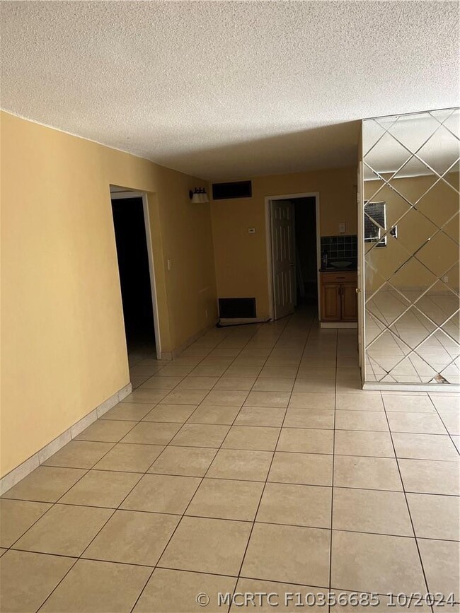 Building Photo - 7450 SW 10th St