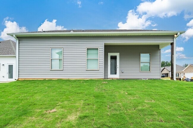 Foto del edificio - 5500 Blue Jay Cir