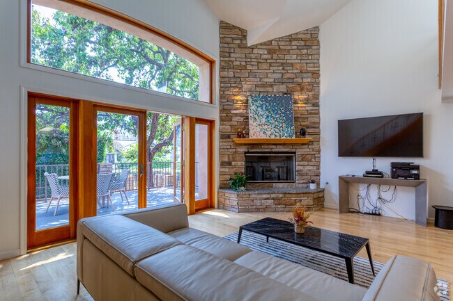 3HAB, 2BA - 439 Carroll Canal