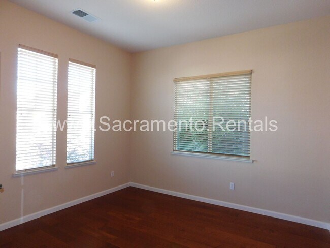Foto del edificio - 3 br, 3 bath House - 9764 McKenna Drive