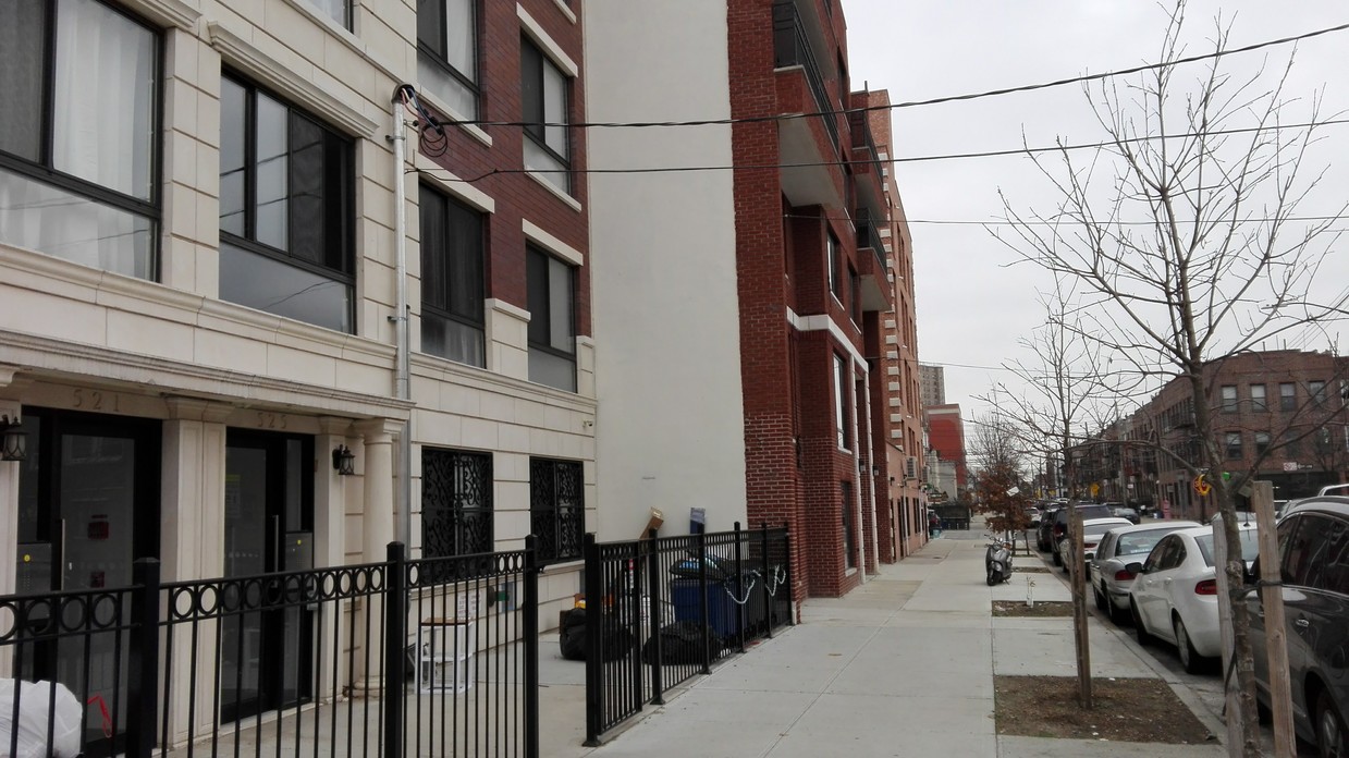 Primary Photo - 525 Maple St