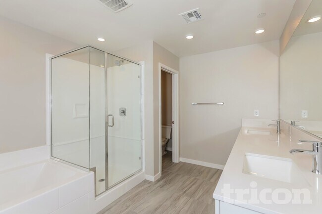 Building Photo - 31573 Dwight Dr