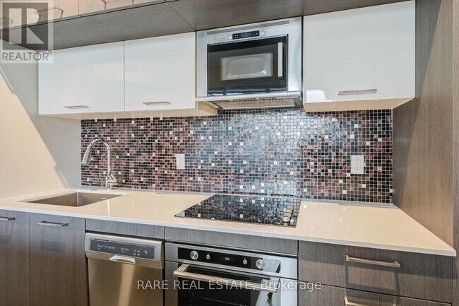 Photo du bâtiment - 4800 Hwy 7