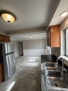 Foto del edificio - 8586 Helen St