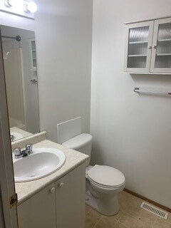 Photo du bâtiment - 8328-8392 92 Ave