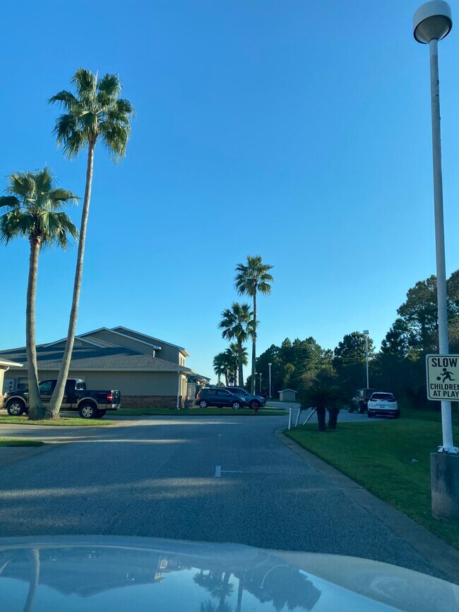 Foto del edificio - 501 Cotton Creek Dr