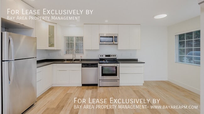 Foto del edificio - 697 Iris Ave