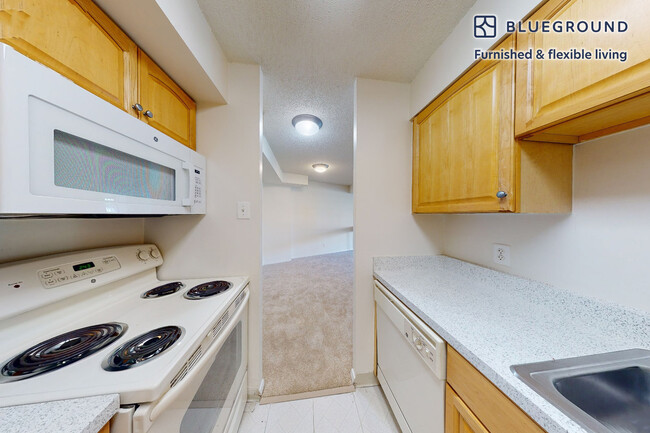 Foto del edificio - 2950 Van Ness St NW