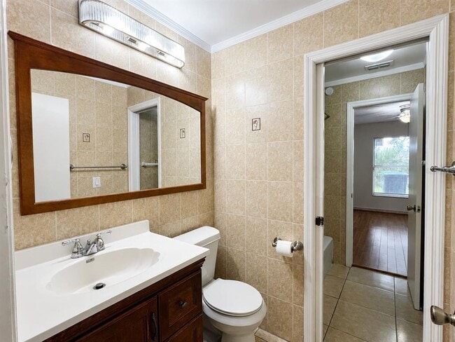 Building Photo - 14426 Island Cove Dr