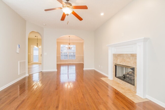 Building Photo - 105 Latham Ct
