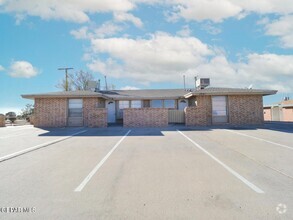 Building Photo - 1901 Lake Omega St