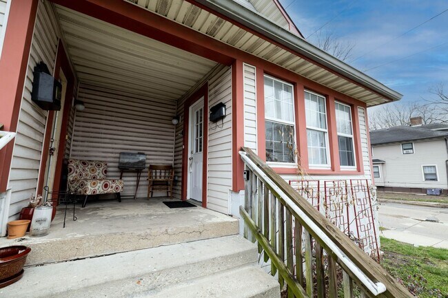 Building Photo - Beautiful 3 Bed, 1.5 Bed