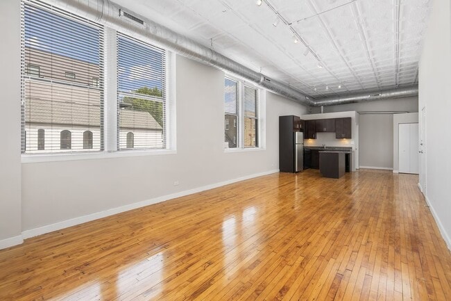 Building Photo - 1471 N Milwaukee Ave