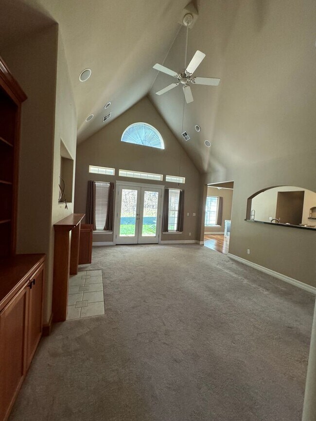 Foto del edificio - Nice 4 bedroom 3 bath on Rock Drive 3 car ...