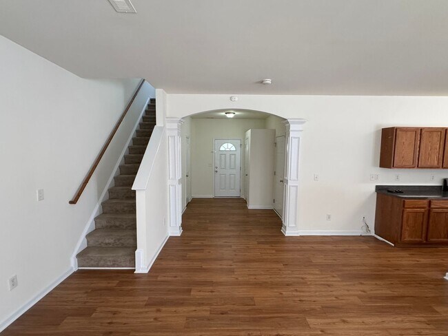 Foto del edificio - 6644 Sequoia Hills Dr