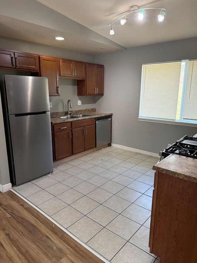 Building Photo - 9723 Portage Dr