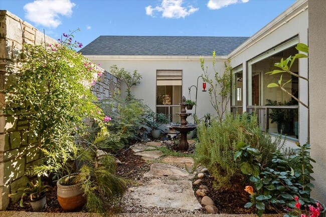 Building Photo - 737 Summerwood Dr