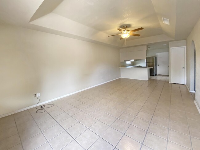 Building Photo - 105 E Wolfcamp Dr