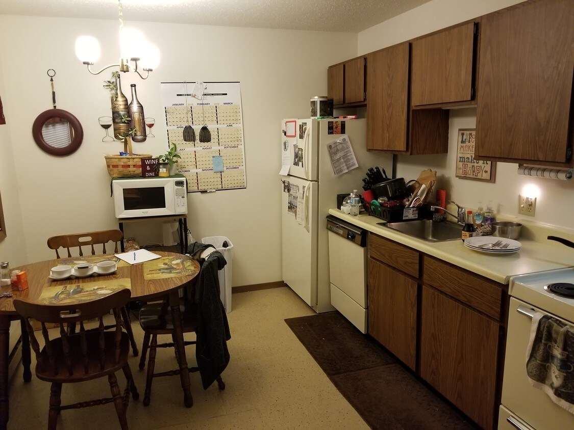 146 10th St W, Altoona, WI 54720 Apartments in Altoona, WI